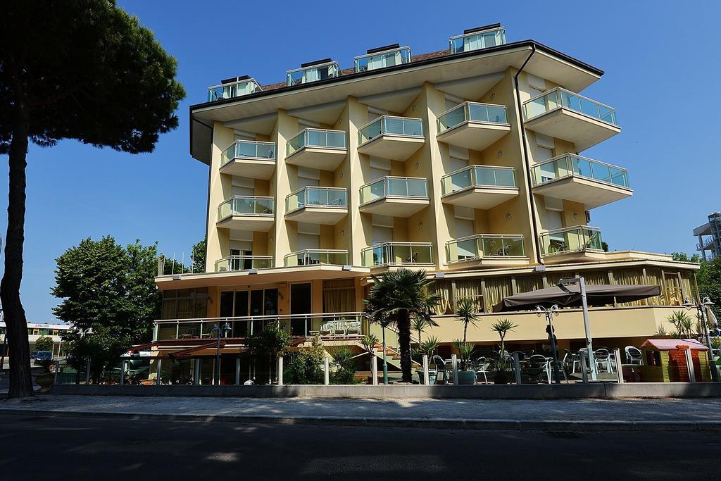Hotel Bamar Pinarella Exterior photo