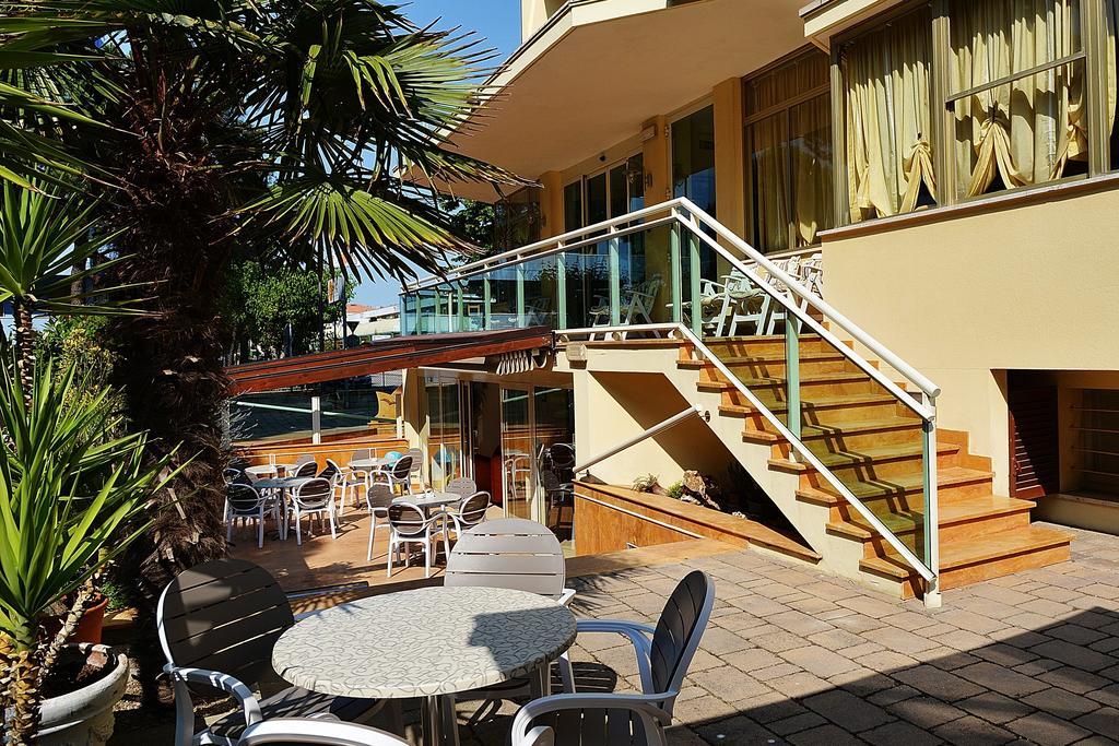 Hotel Bamar Pinarella Exterior photo